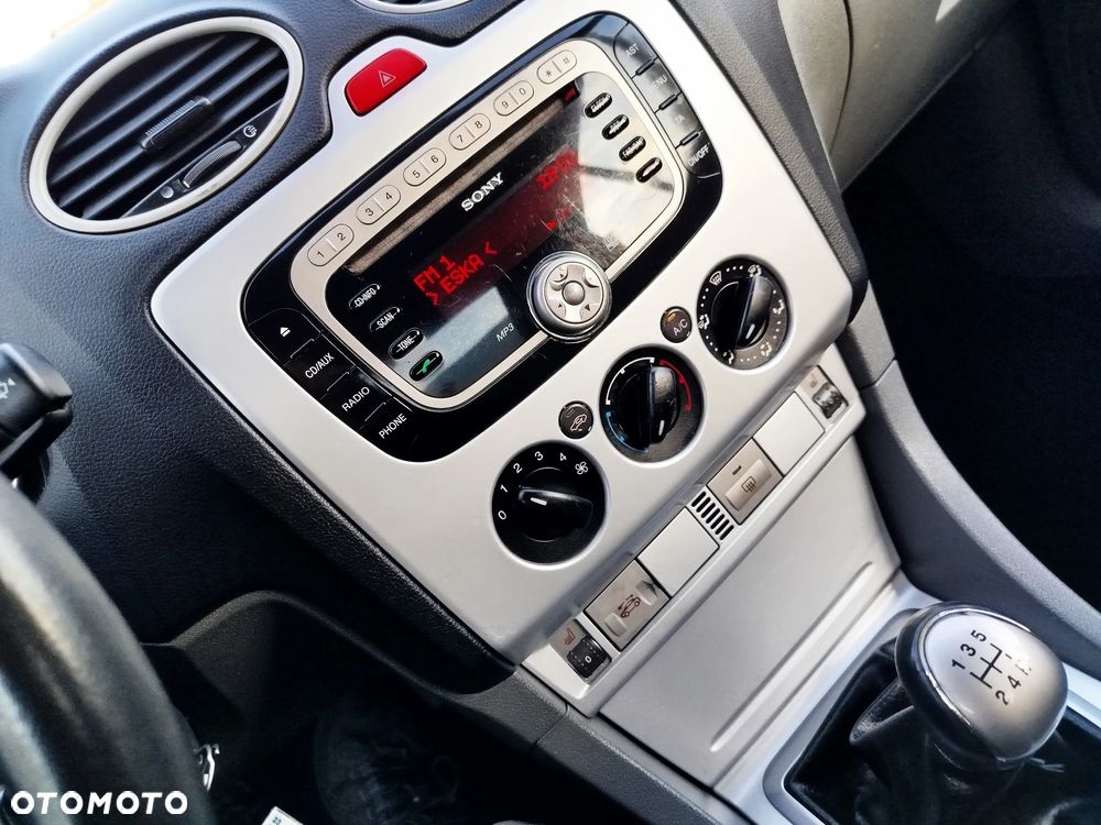 Ford Focus 2.0 16V Sport - 13