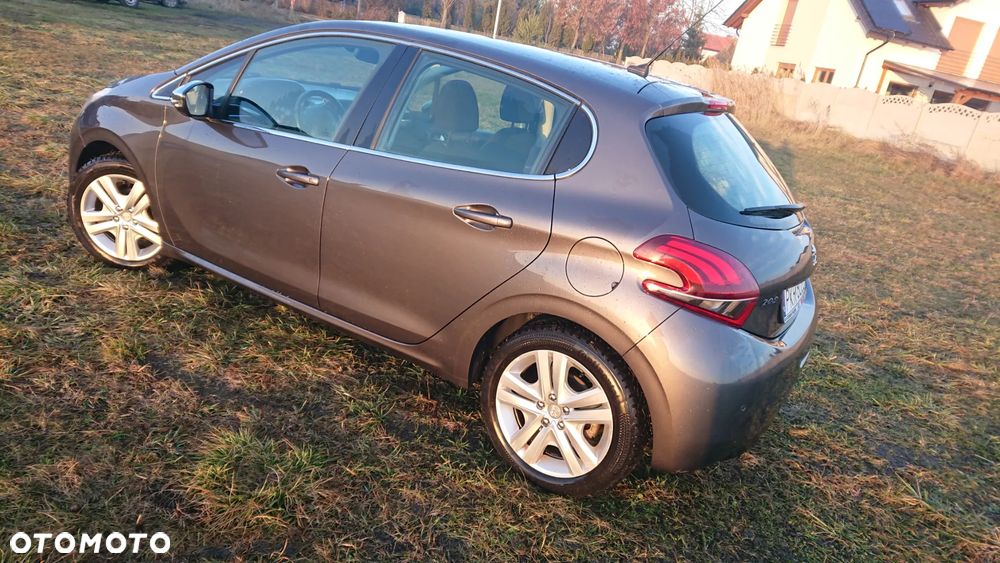 Peugeot 208 - 30