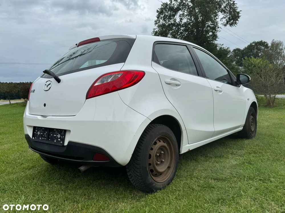 Mazda 2 - 10