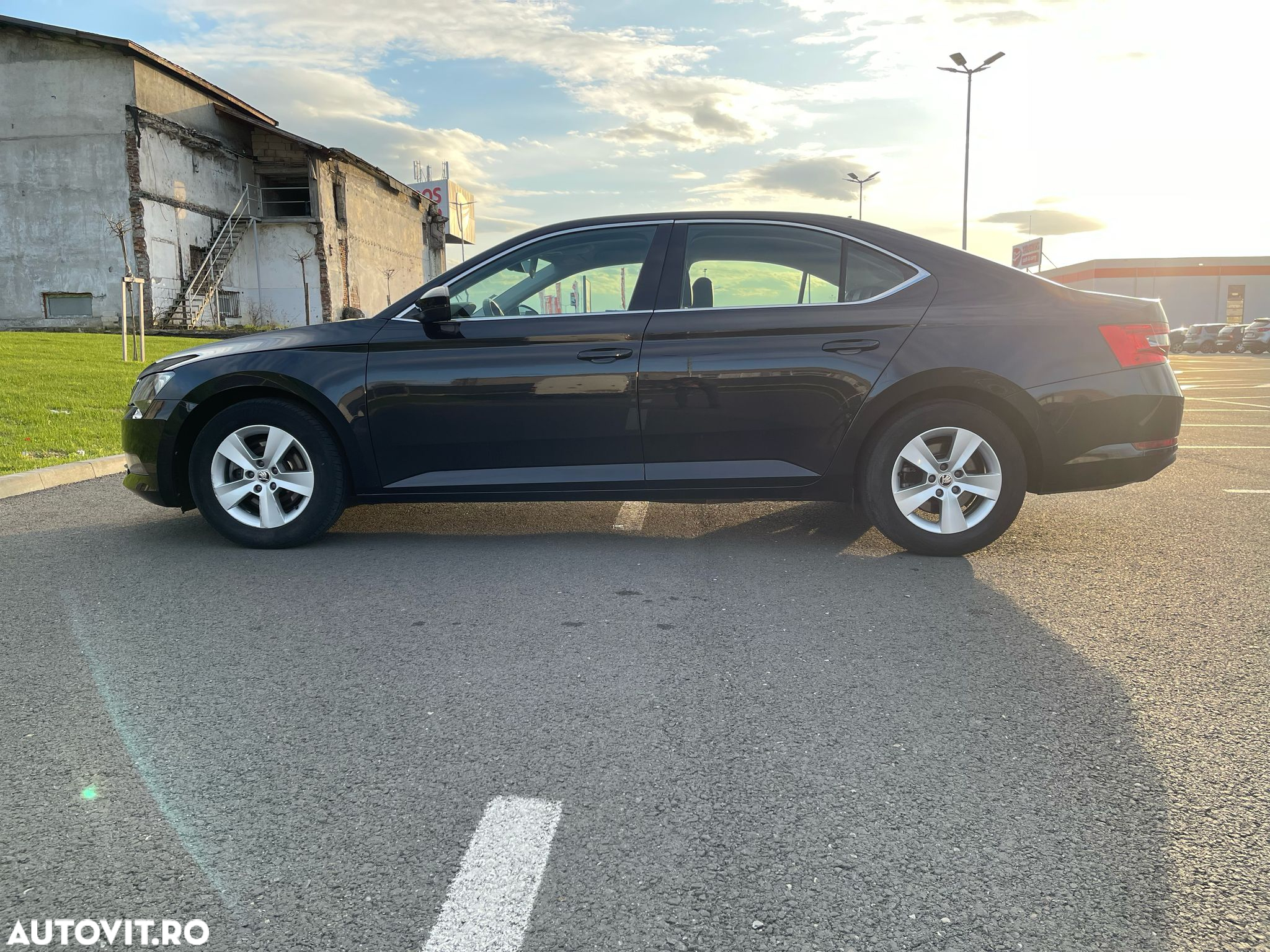 Skoda Superb 2.0 TDI DSG Premium Edition - 13