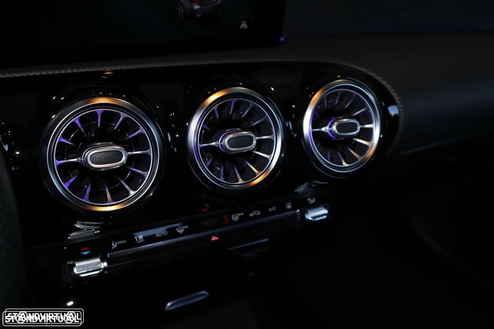 Mercedes-Benz A 250 Limousine e 8G-DCT AMG Line - 17