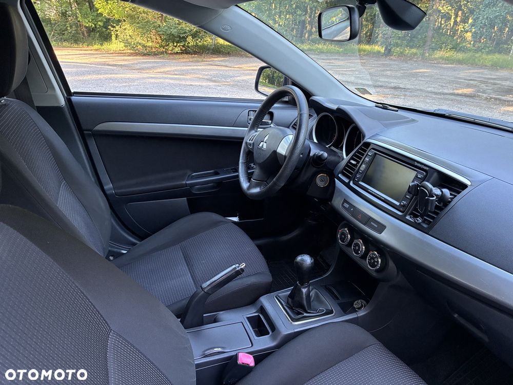 Mitsubishi Lancer 1.6 Invite - 16