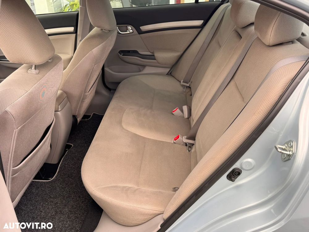 Honda Civic 1.8 ES - 12