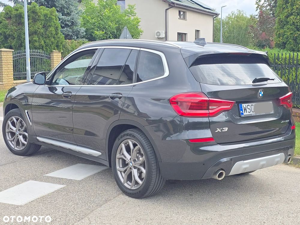BMW X3 xDrive20i Luxury Line - 11