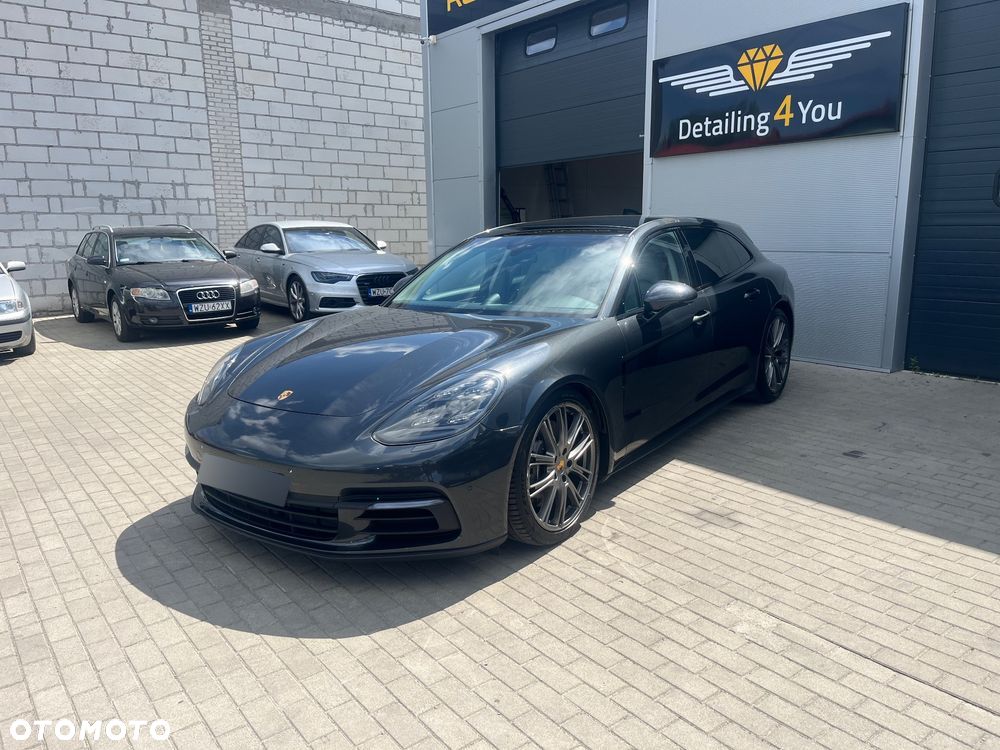 Porsche Panamera 4 Sport Turismo - 1