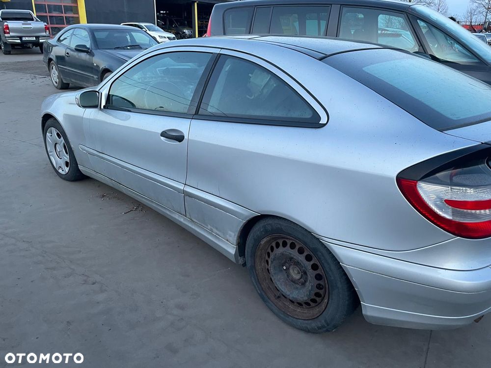 Mercedes C180 NA  CZĘŚCI!!! Kolor:744 (Srebrny brylantowy - lakier metaliczny) - 2