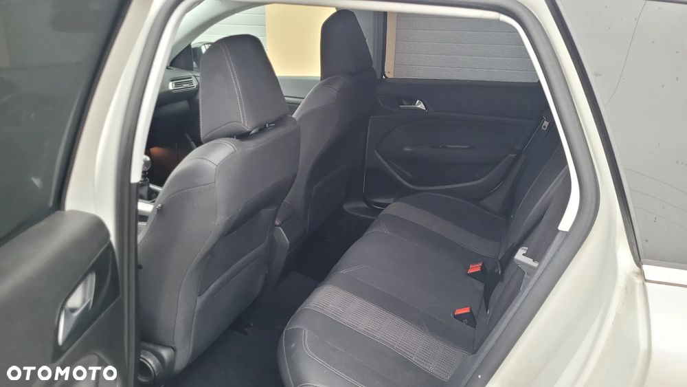 Peugeot 308 1.5 BlueHDi Allure S&S - 14