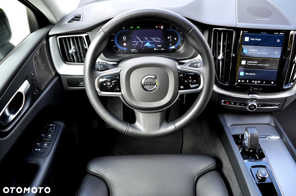 Volvo XC 60 B4 D Plus Dark - 25