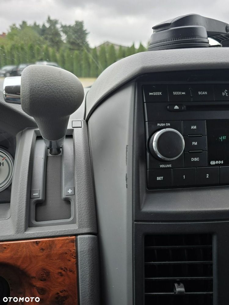 Chrysler Town & Country - 31