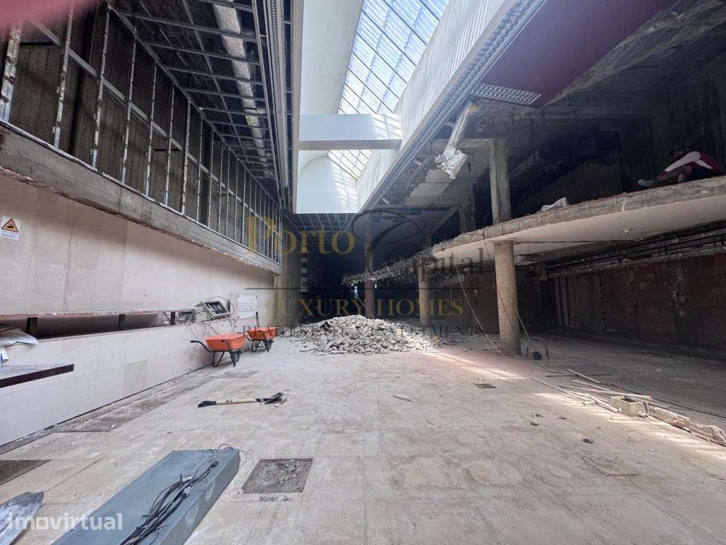 Espaço Comercial ou Armazém para Arrendamento Praça do Marquês de P... - Grande imagem: 4/33