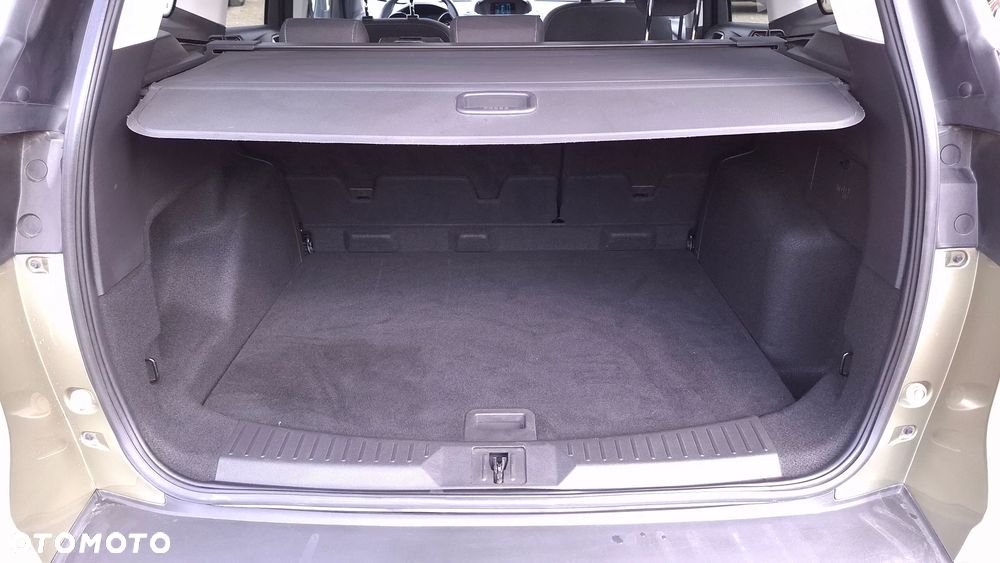 Ford Kuga 2.0 TDCi 2x4 Titanium - 25