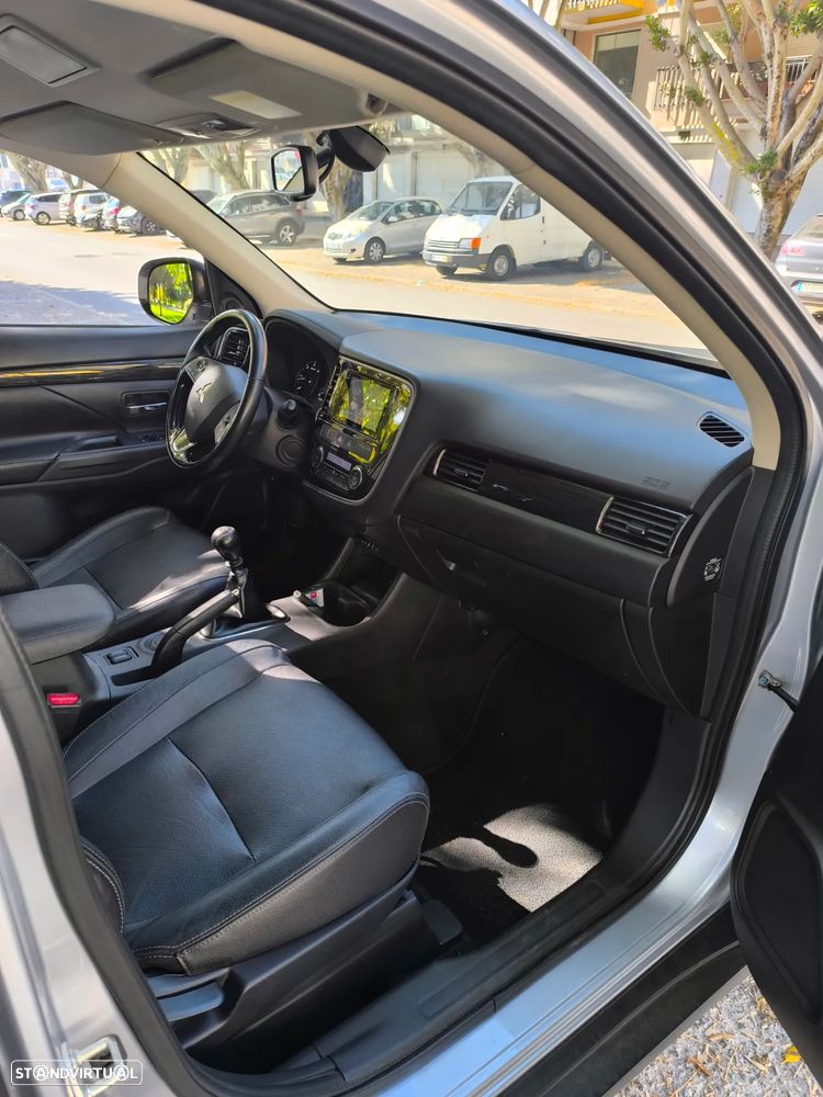 Mitsubishi Outlander 2.2 DI-D Instyle Navi - 11