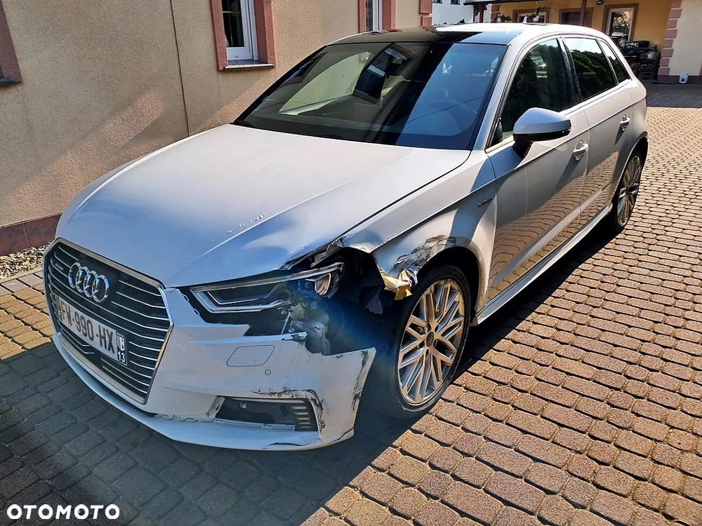 Audi A3 40 TFSIe Sportback S tronic S line - 4