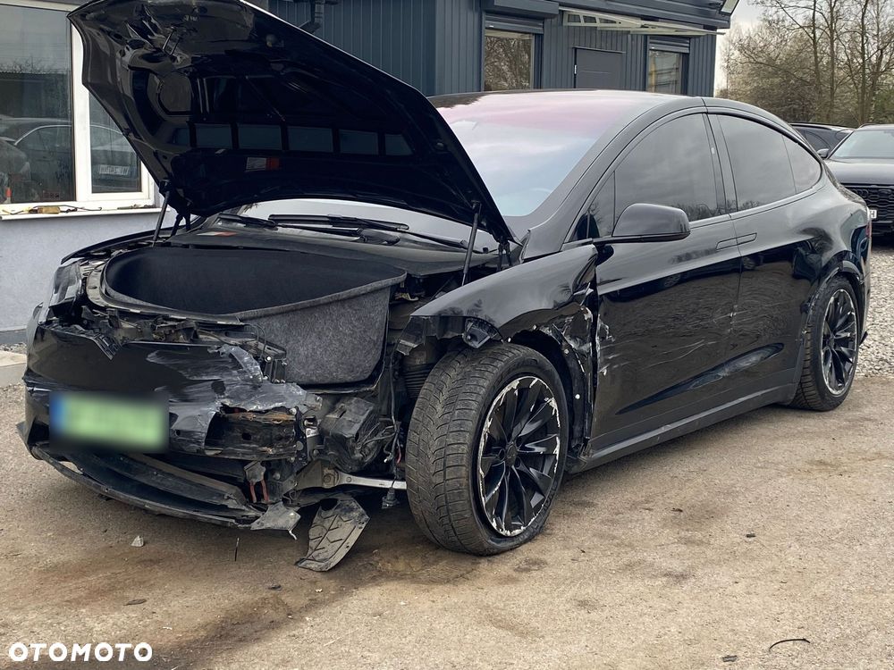 Tesla Model X - 15