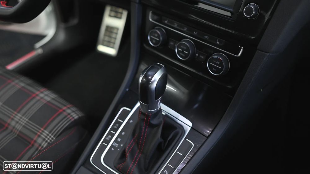 VW Golf 2.0 TSi GTi DSG Performance - 36