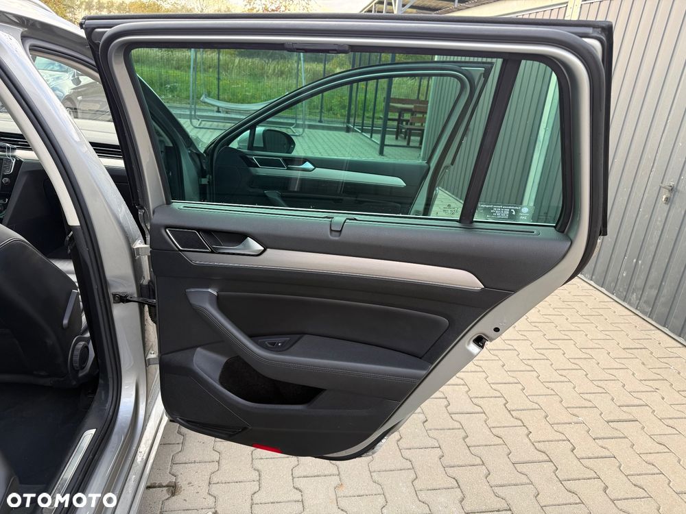 Volkswagen Passat - 12