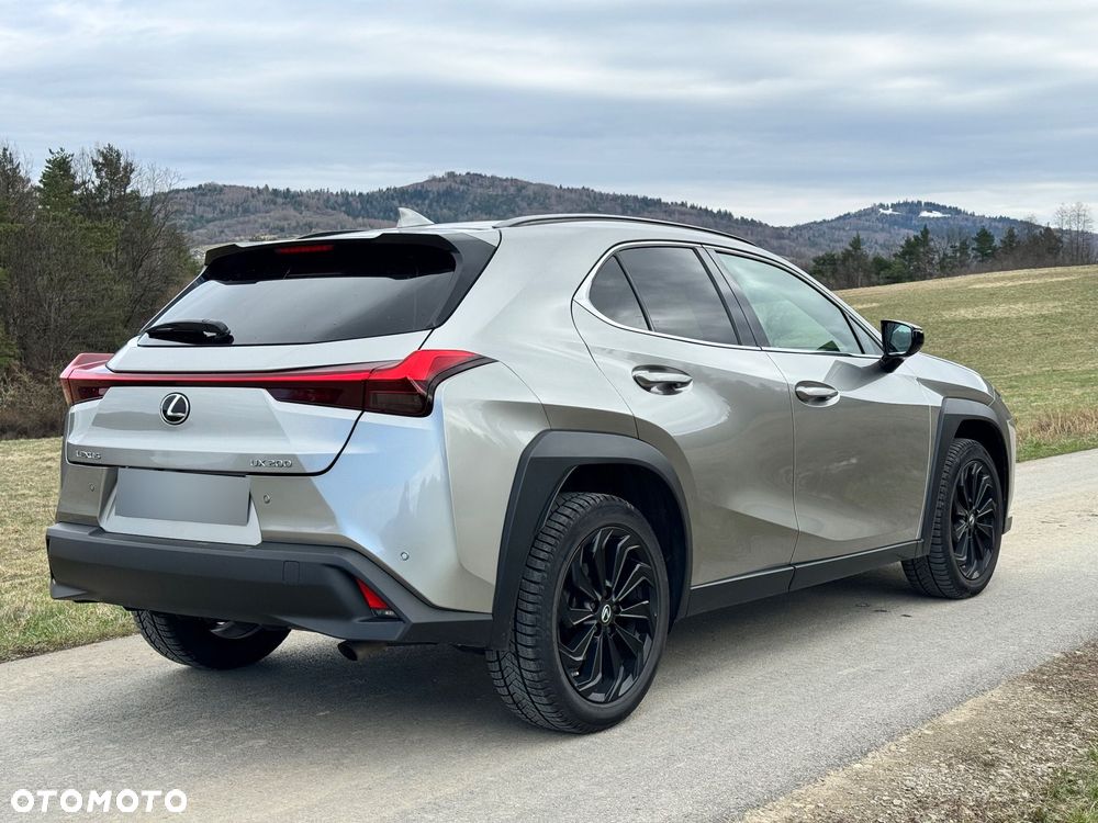 Lexus UX - 4