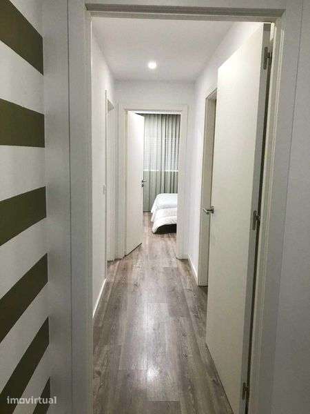 Vendo apartamento T3 amplo com elevador e garagem fechada em Braga - Grande imagem: 4/6