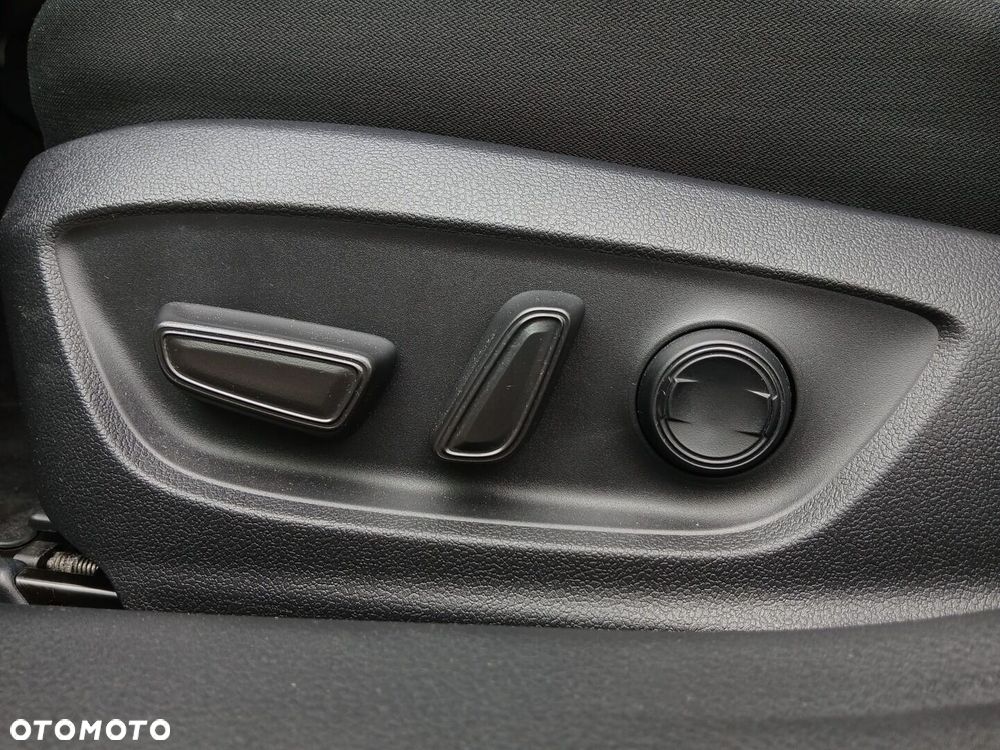 Toyota Camry 2.5 Hybrid Comfort CVT - 32