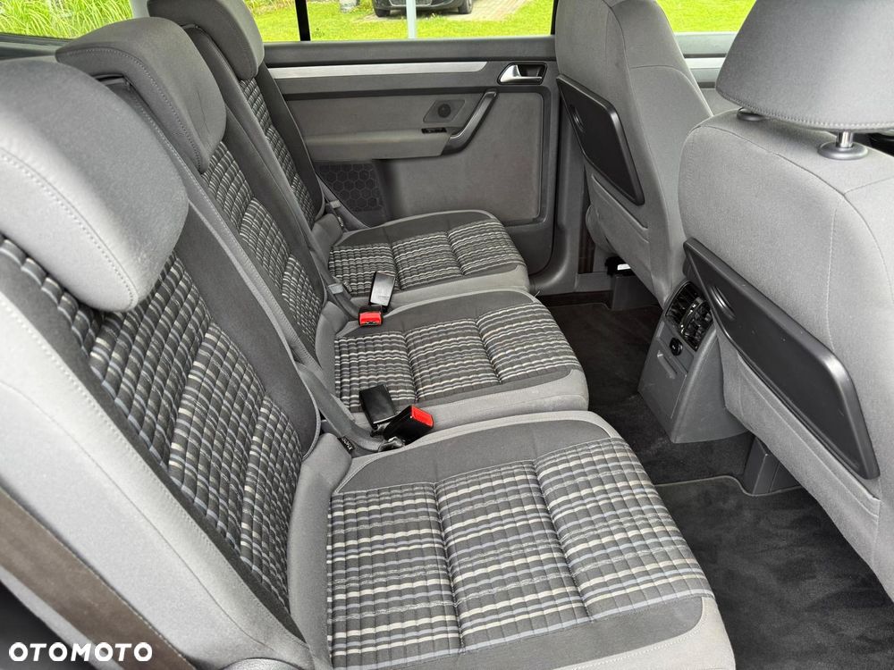 Volkswagen Touran - 16