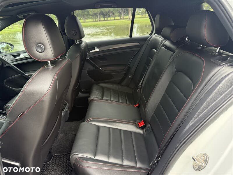 Volkswagen Golf - 10