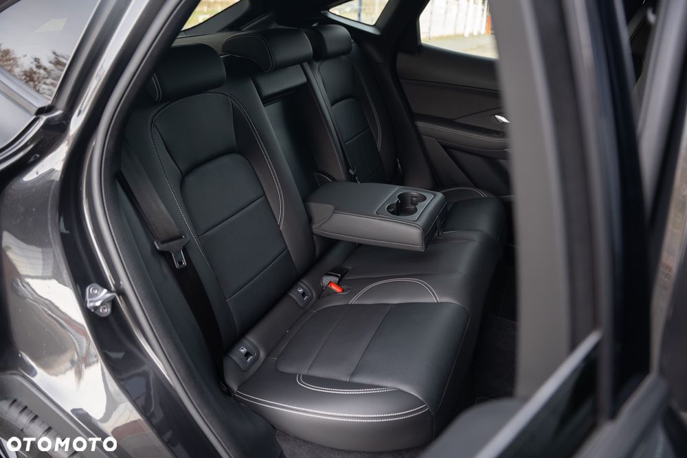 Jaguar E-Pace P200 AWD SE - 36