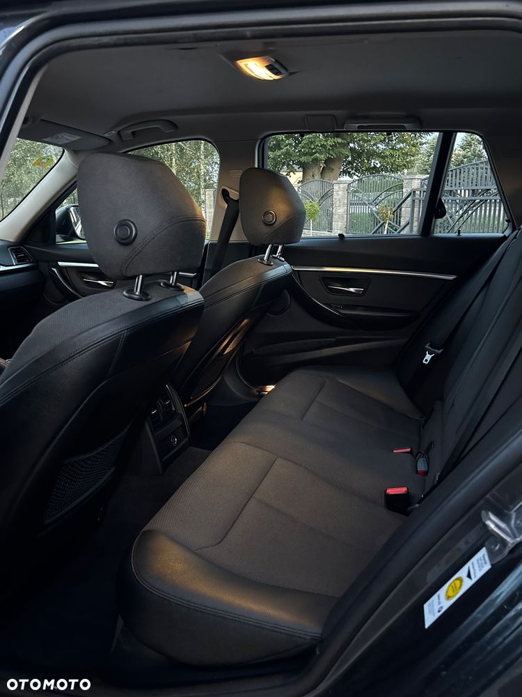 BMW Seria 3 330i xDrive Luxury Line Purity sport - 12