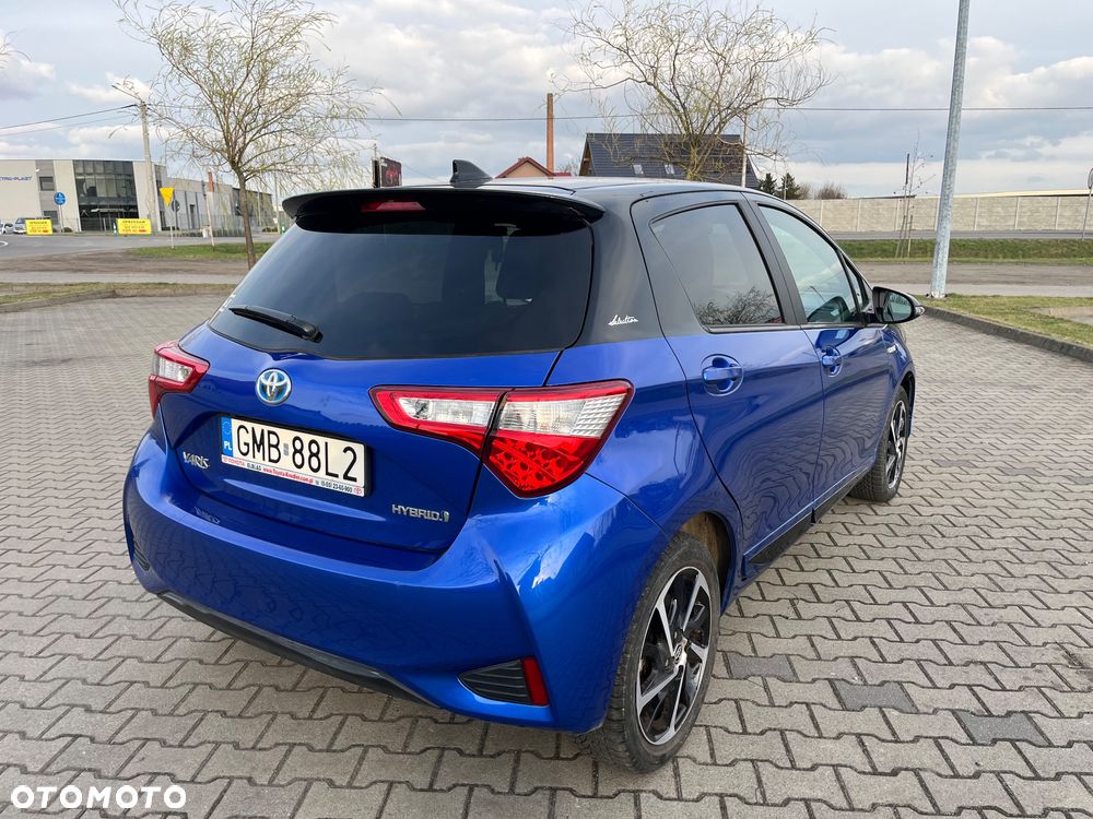 Toyota Yaris Hybrid 100 Selection - 7