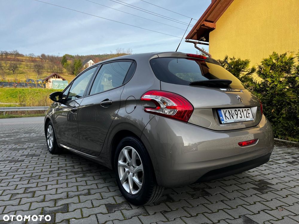 Peugeot 208 95 VTI Allure - 11