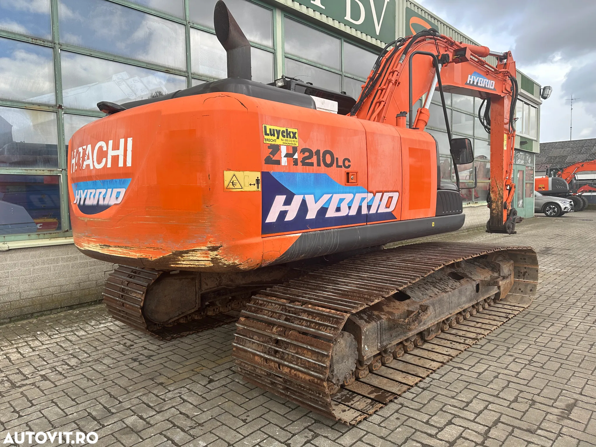 Hitachi ZH210LC-5B - 8