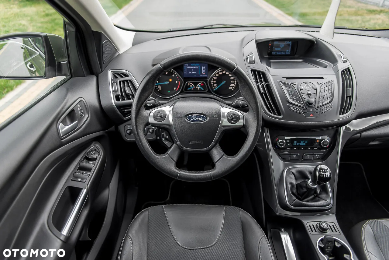 Ford Kuga 2.0 TDCi 2x4 Titanium - 38
