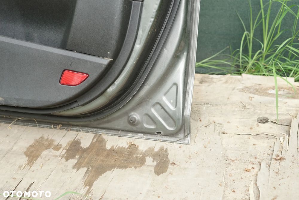 Drzwi przód przednie prawe Kia Ceed I 5d HB A4 - 13