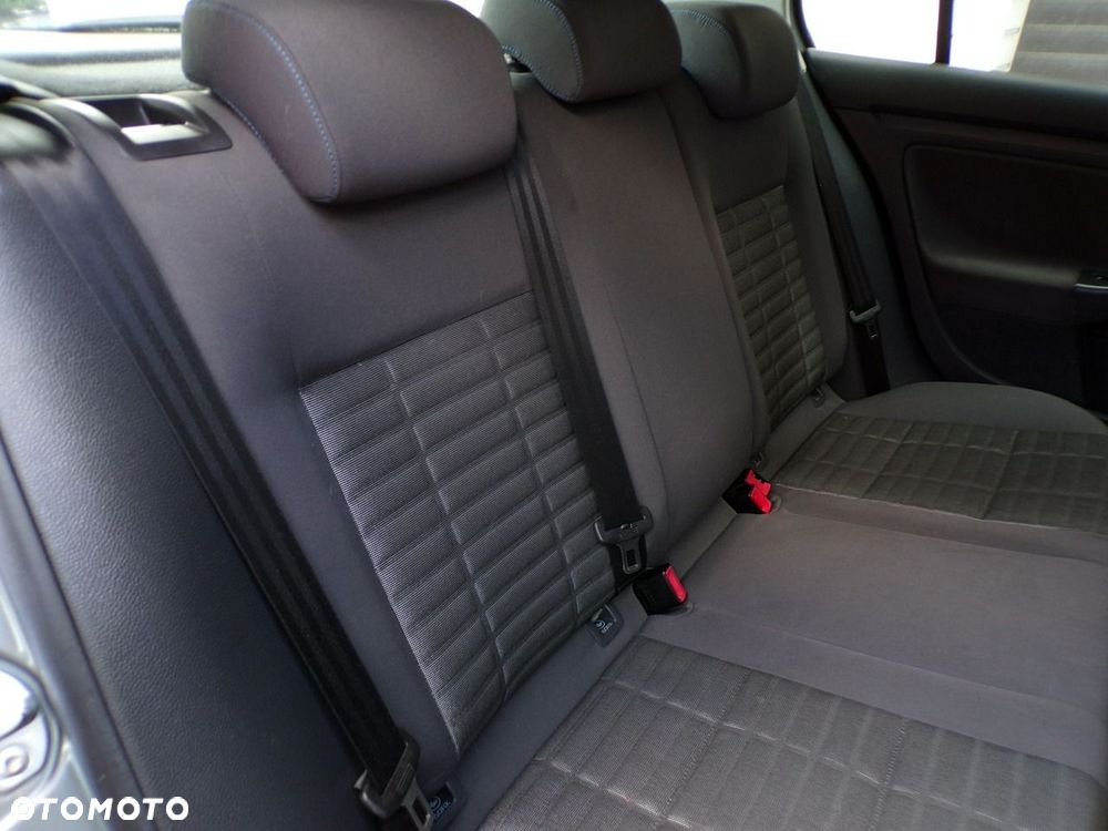 Volkswagen Golf - 32