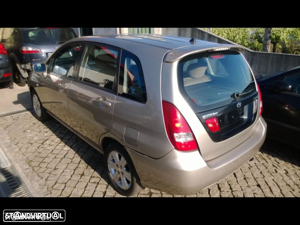Traseira / Frente /Interior Suzuki Liana - 2