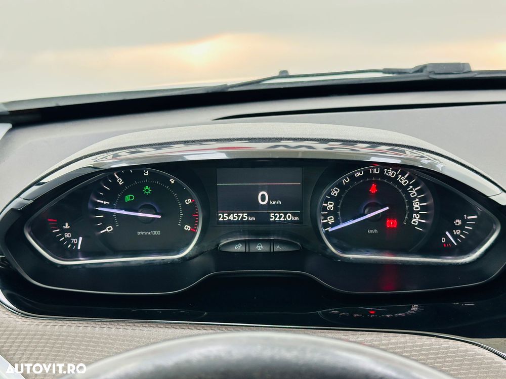 Peugeot 2008 e-HDi FAP 92 STOP & START Active - 28