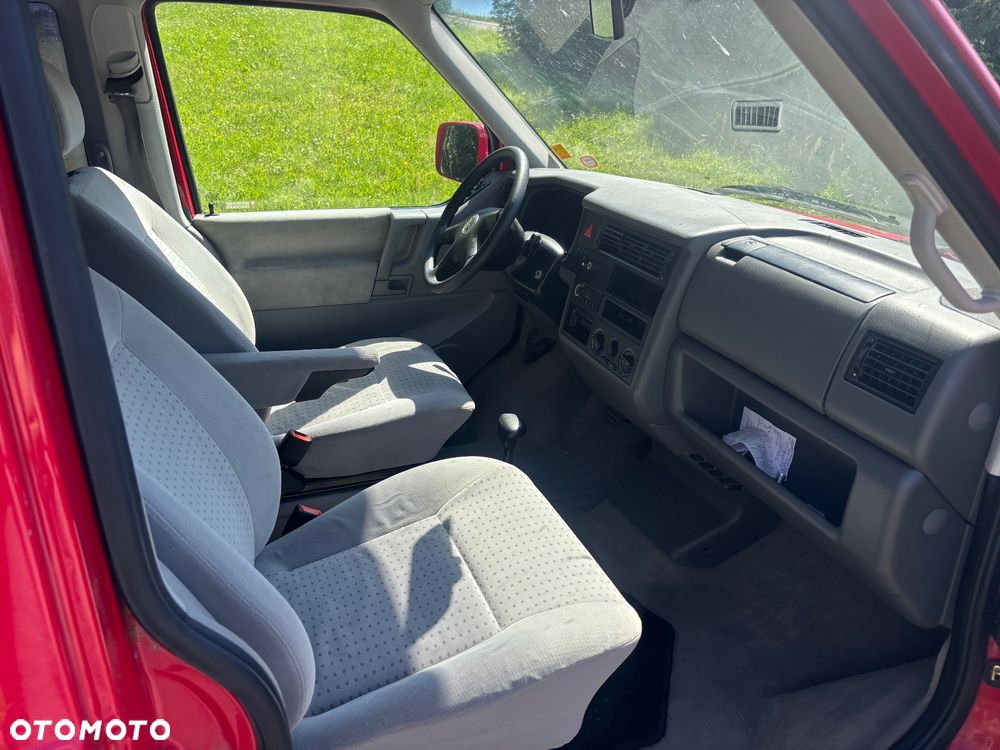 Volkswagen Caravelle - 9