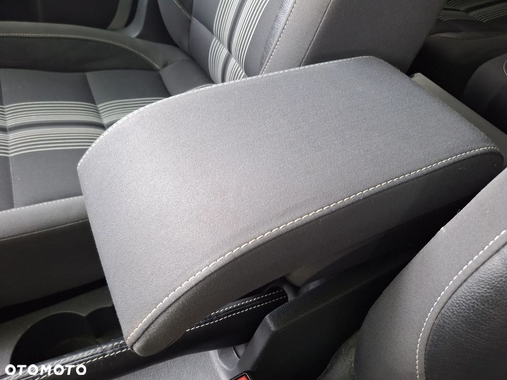 Volkswagen Touran - 17
