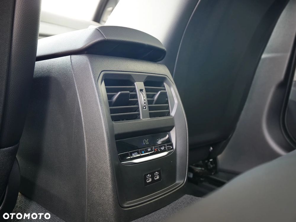 BMW Seria 3 330i xDrive M Sport sport - 32