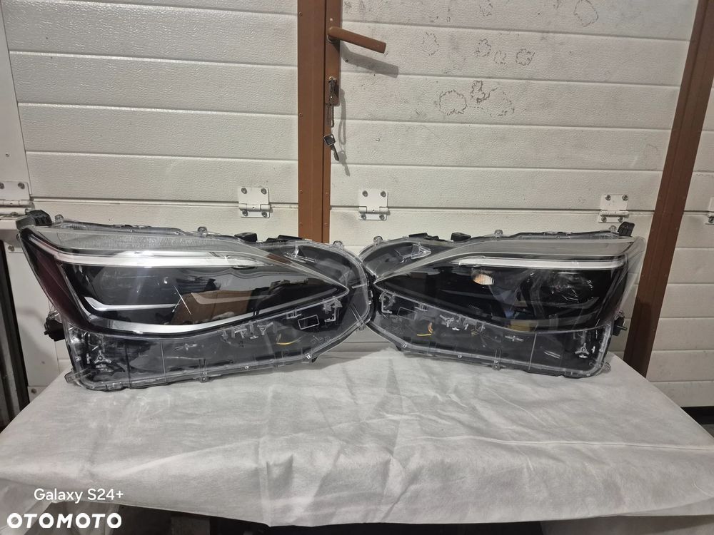 Toyota Yaris Cross Lampa Reflektor Prawy + Lewy komplet - 1