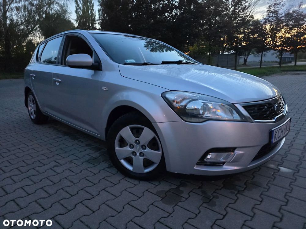Kia Ceed - 21