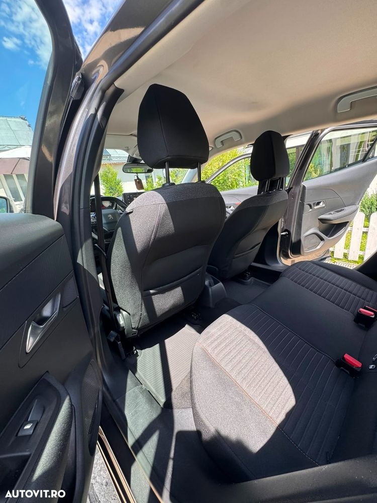 Peugeot 2008 1.2 L PureTech STT EAT8 Active - 9
