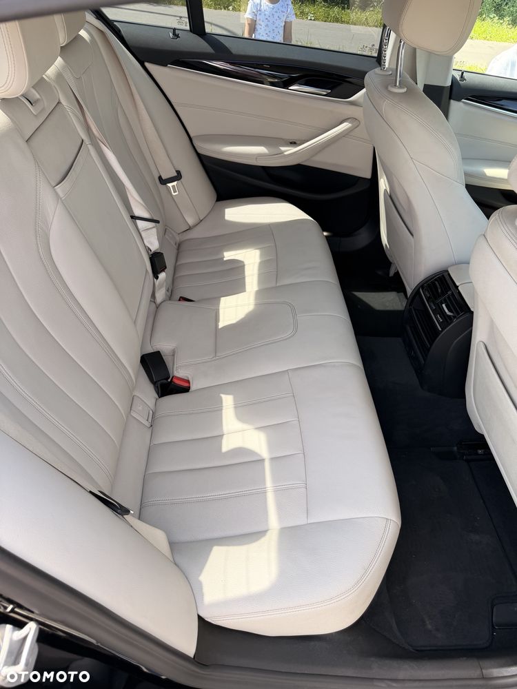 BMW Seria 5 520d xDrive - 12