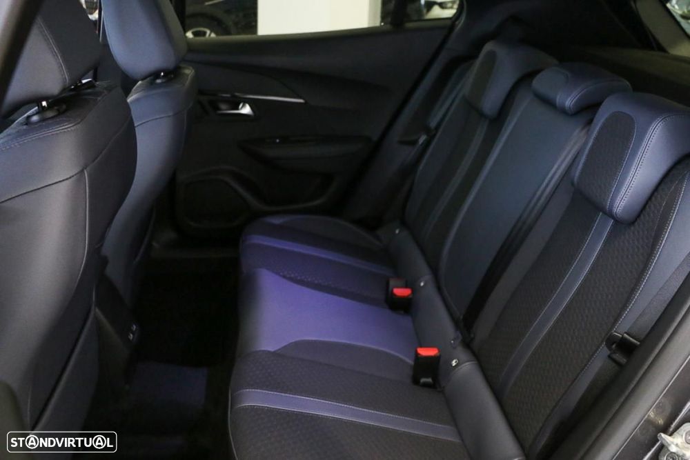 Peugeot 2008 1.2 PureTech Allure EAT8 - 5