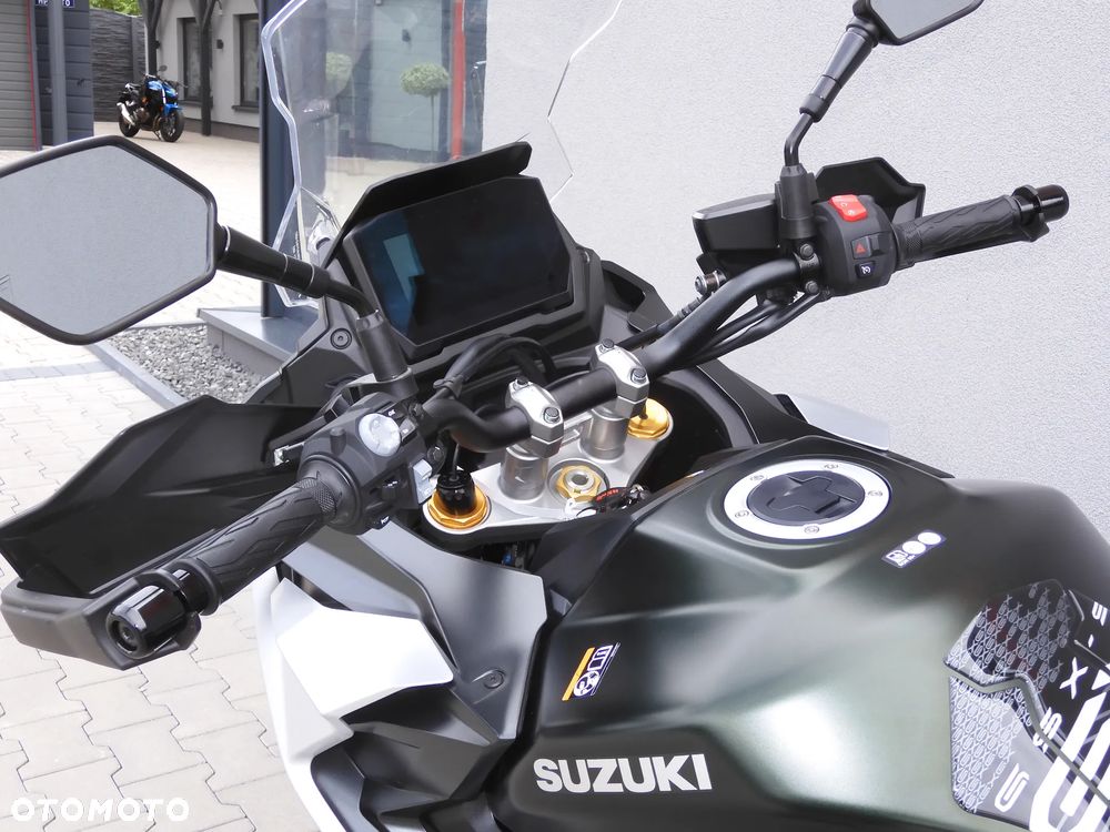 Suzuki GSX - 23