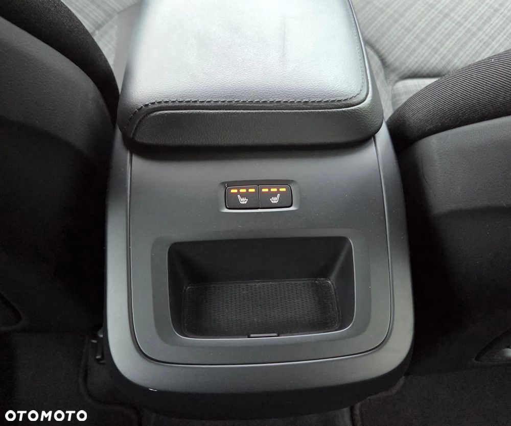 Volvo XC 60 B4 D Geartronic Momentum Pro - 24