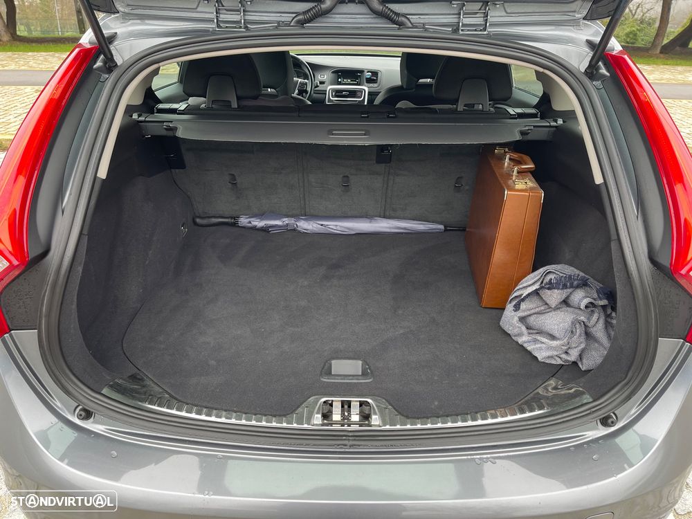 Volvo V60 Cross Country 2.0 D3 Momentum Geartronic - 17
