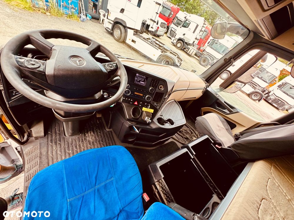 Mercedes-Benz Actros - 8