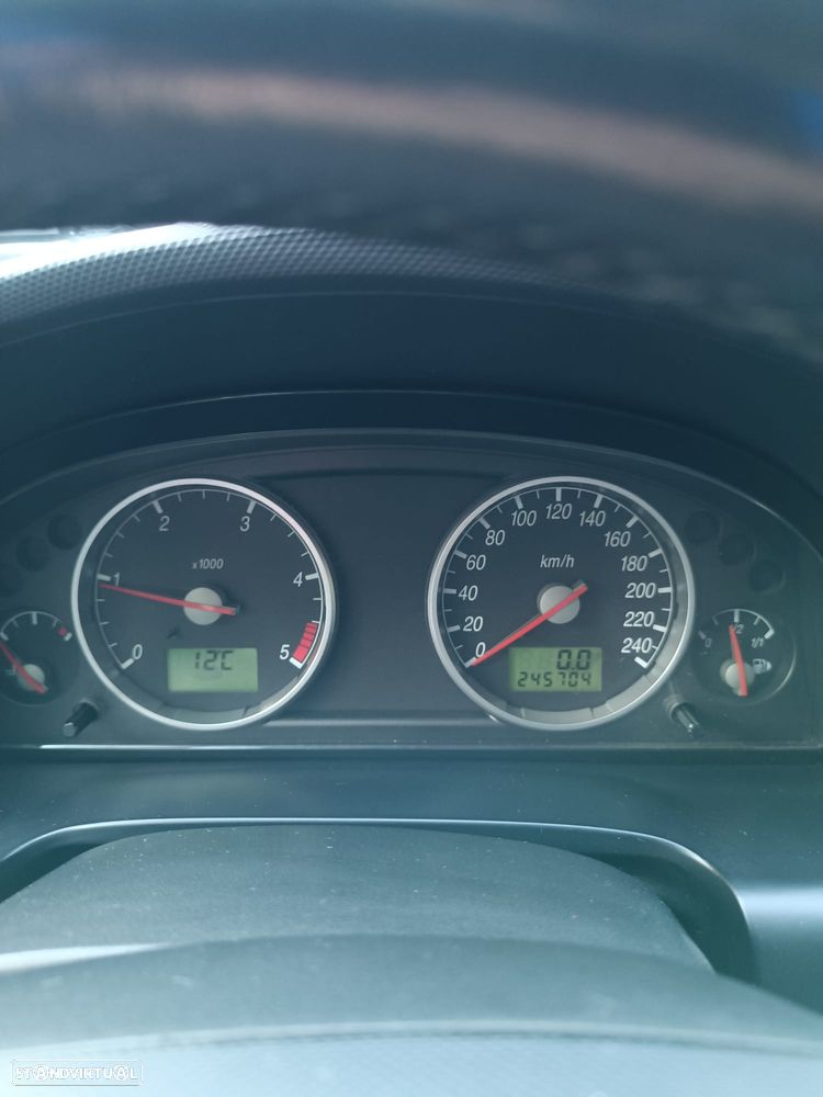 Ford Mondeo 2.0 TDdi Ghia - 10