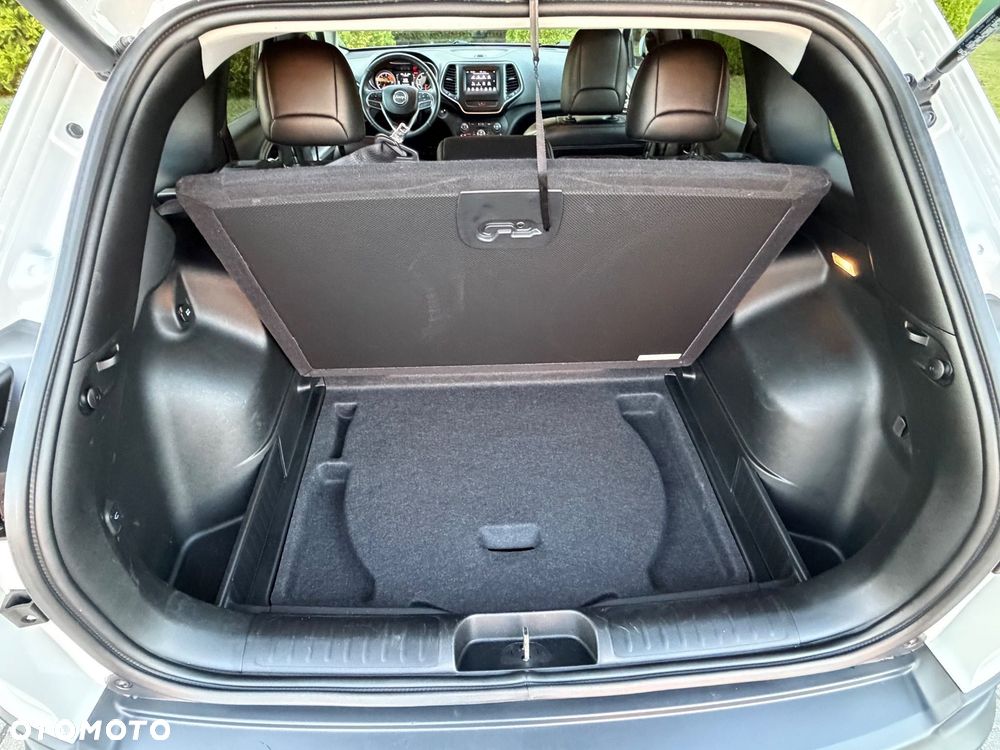 Jeep Cherokee - 27