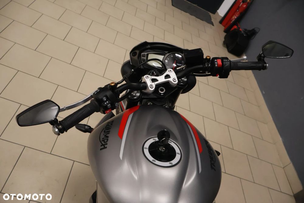 Triumph Street Triple - 9